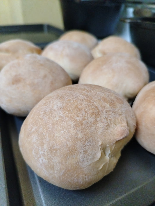 Oorskiet Suurdeeg Portugeuse Rolletjies ('Pão')