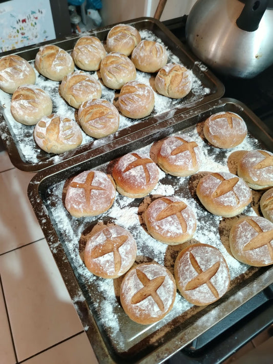 Suurdeegbroodrolletjies ('Cocktail Rolls')